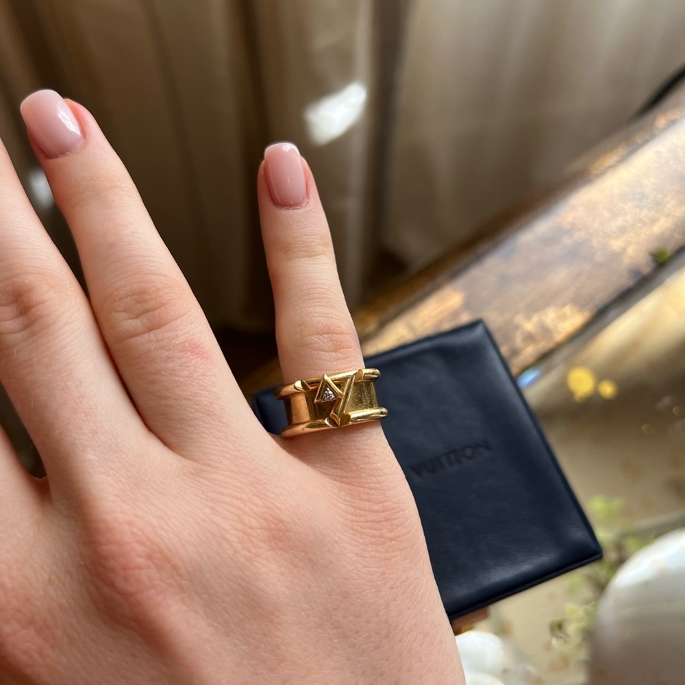 LV Volt One Band Ring, Yellow Gold and Diamond - Picture 5 of 7